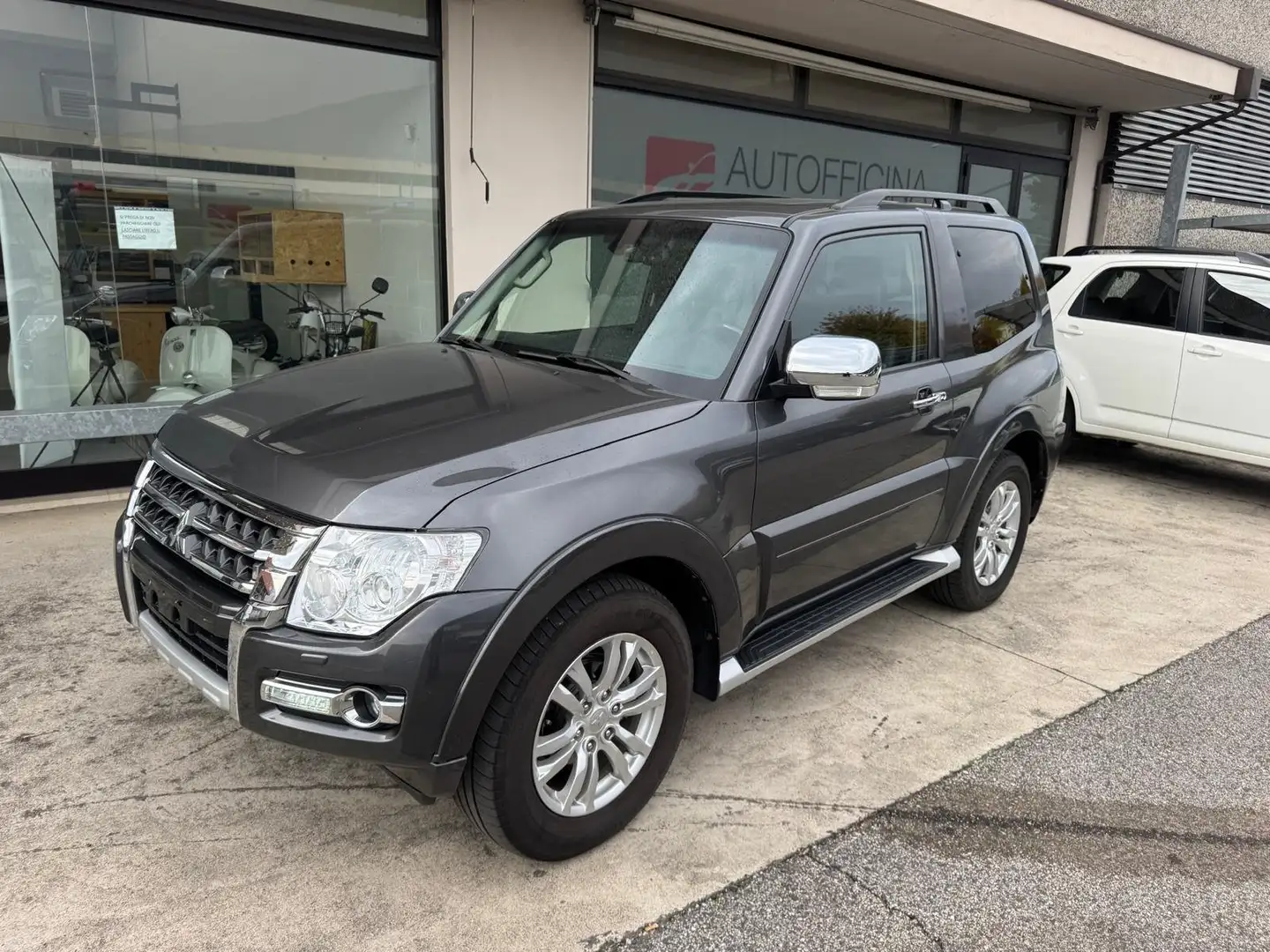 Mitsubishi Pajero Pajero 3.2 cr Instyle 200cv 3p auto Marrone - 1