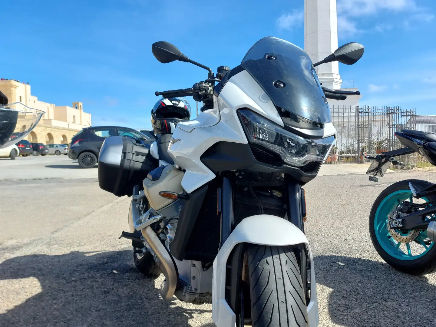 Moto Guzzi V 100 Biały - 2