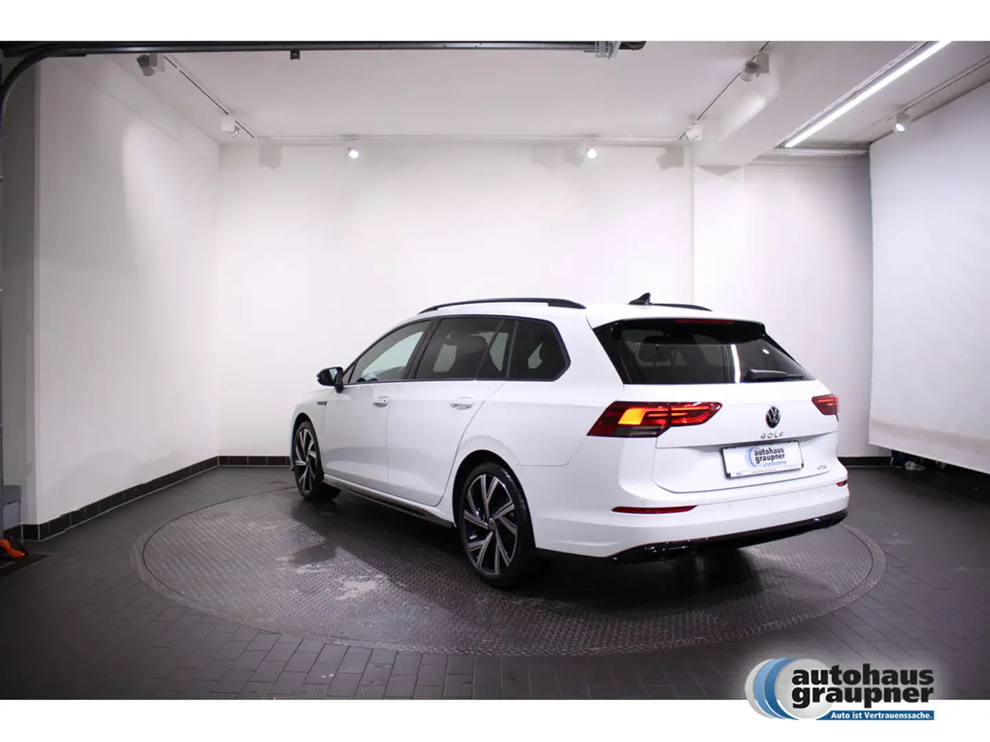 Volkswagen Golf VIII Variant 1.5 eTSI DSG R-Line PDC LED Weiß - 2