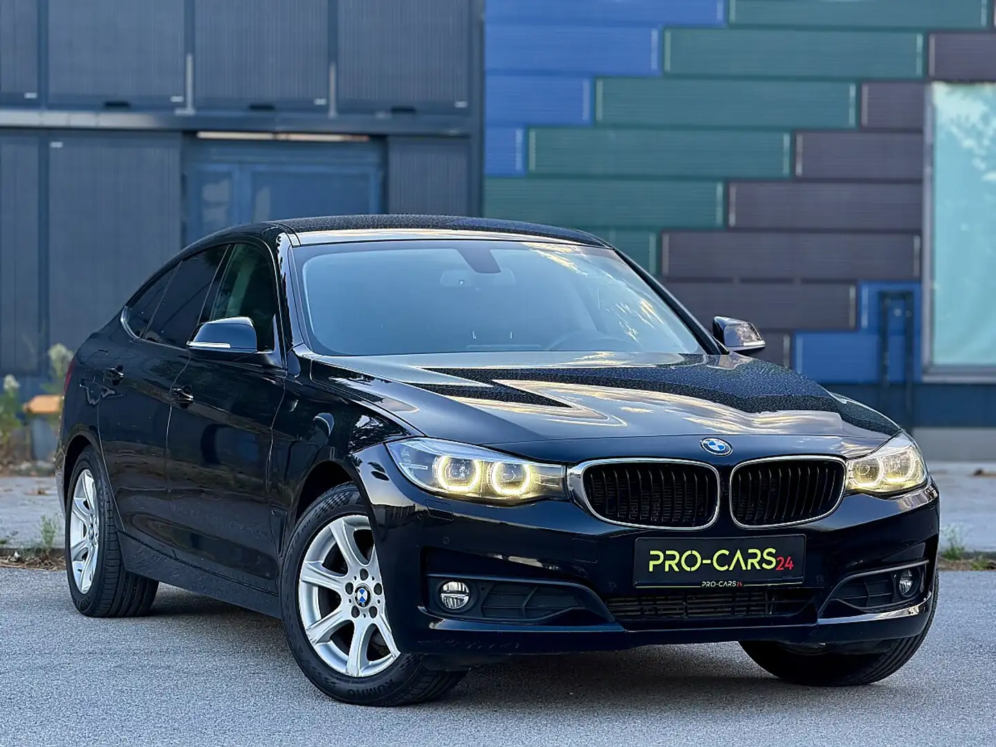 BMW 320 d xDrive Gran Turismo // XDrive // Schwarz - 1