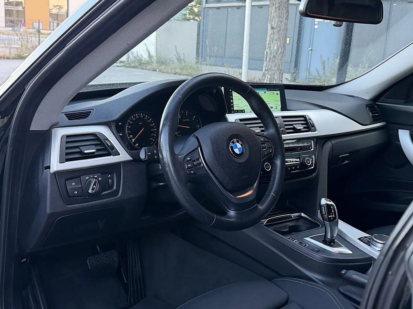 BMW 320 d xDrive Gran Turismo // XDrive // Schwarz - 2