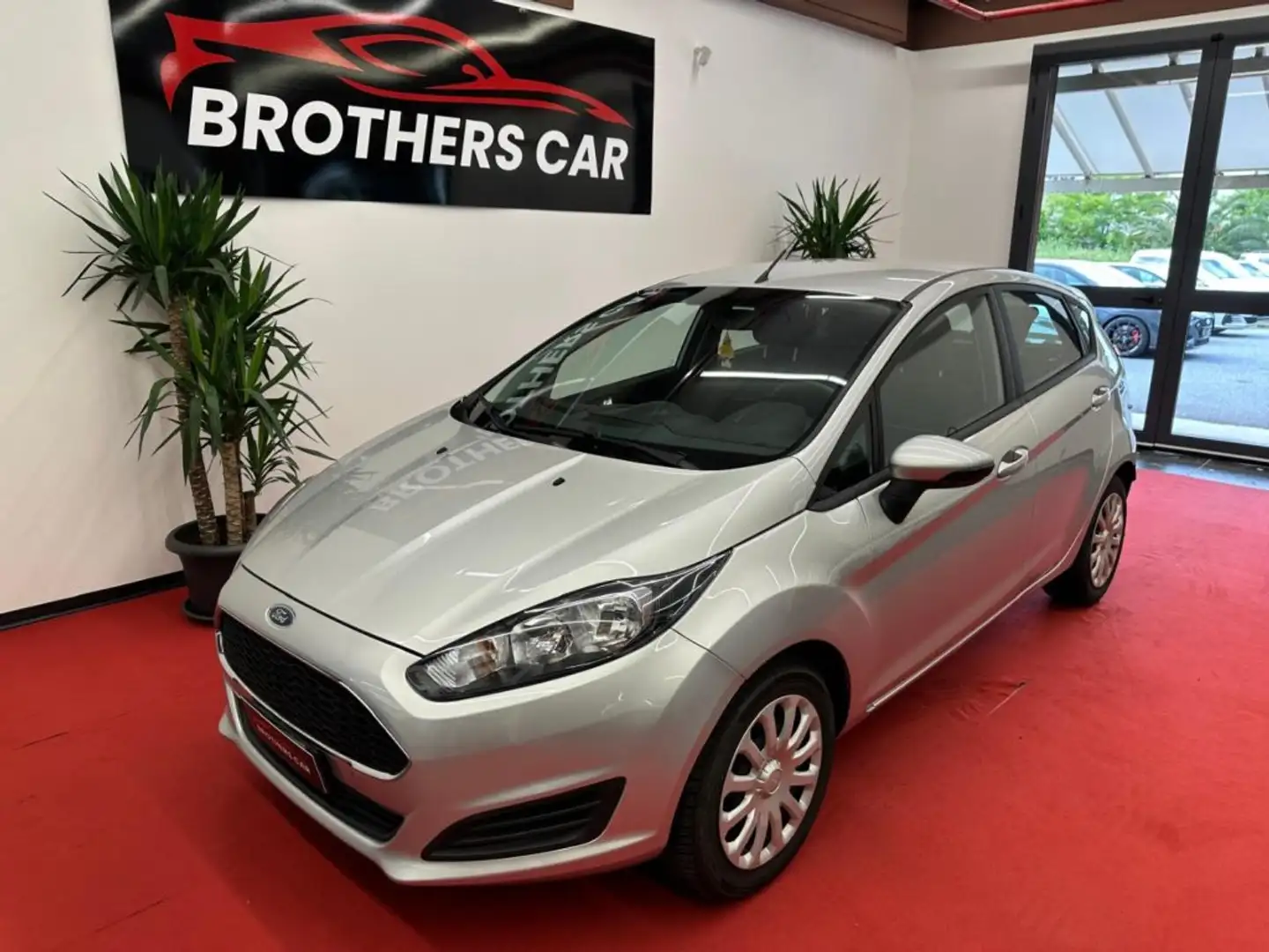 Ford Fiesta 1.5 TDCi 75CV 5 porte Gris - 1