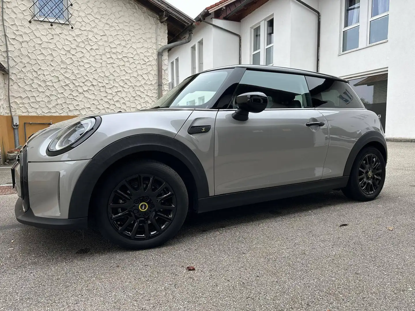 MINI Cooper SE MINI Cooper SE 32,6kWh Aut. Cooper SE Silber - 2