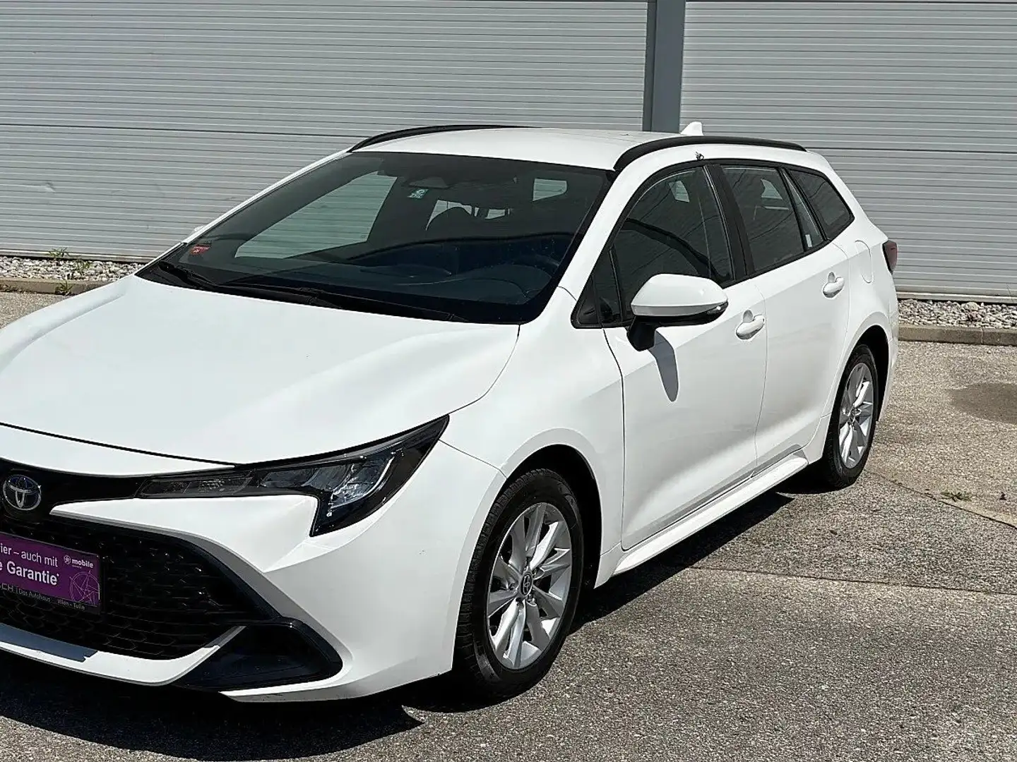 Toyota Corolla Touring Sports 1.8 HEV Hybrid 72 kW Weiß - 2