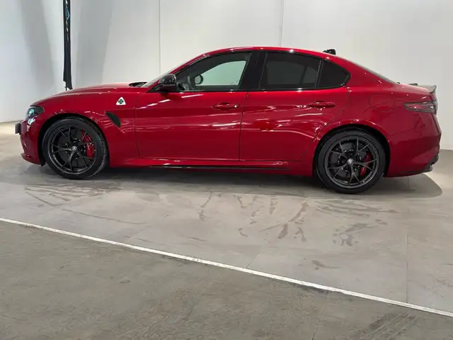 Alfa Romeo Giulia view 6