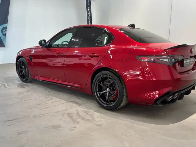 Alfa Romeo Giulia view 5