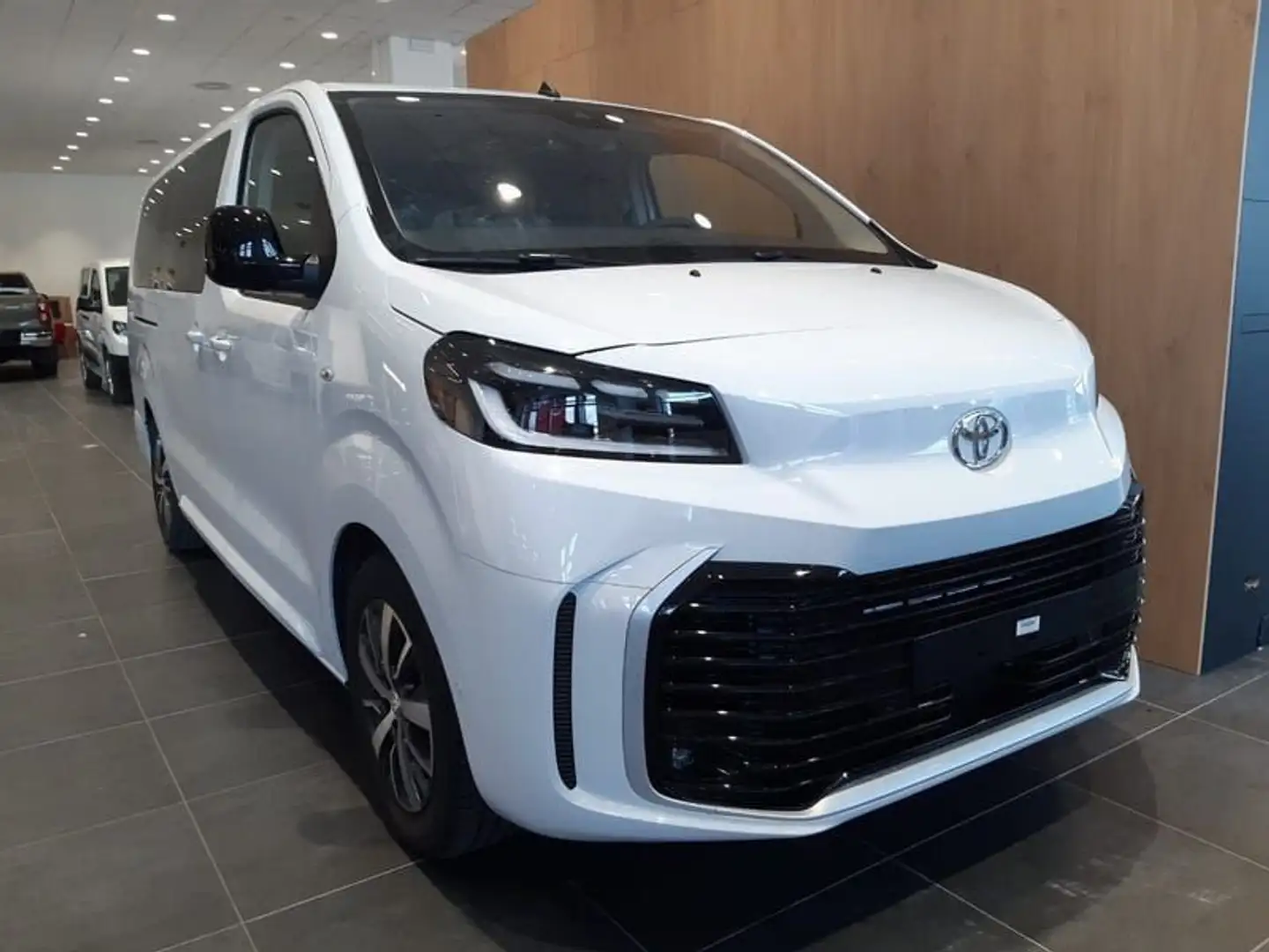 Toyota Proace 2.0D 177 CV L2 Long A/T D Luxury Negru - 1