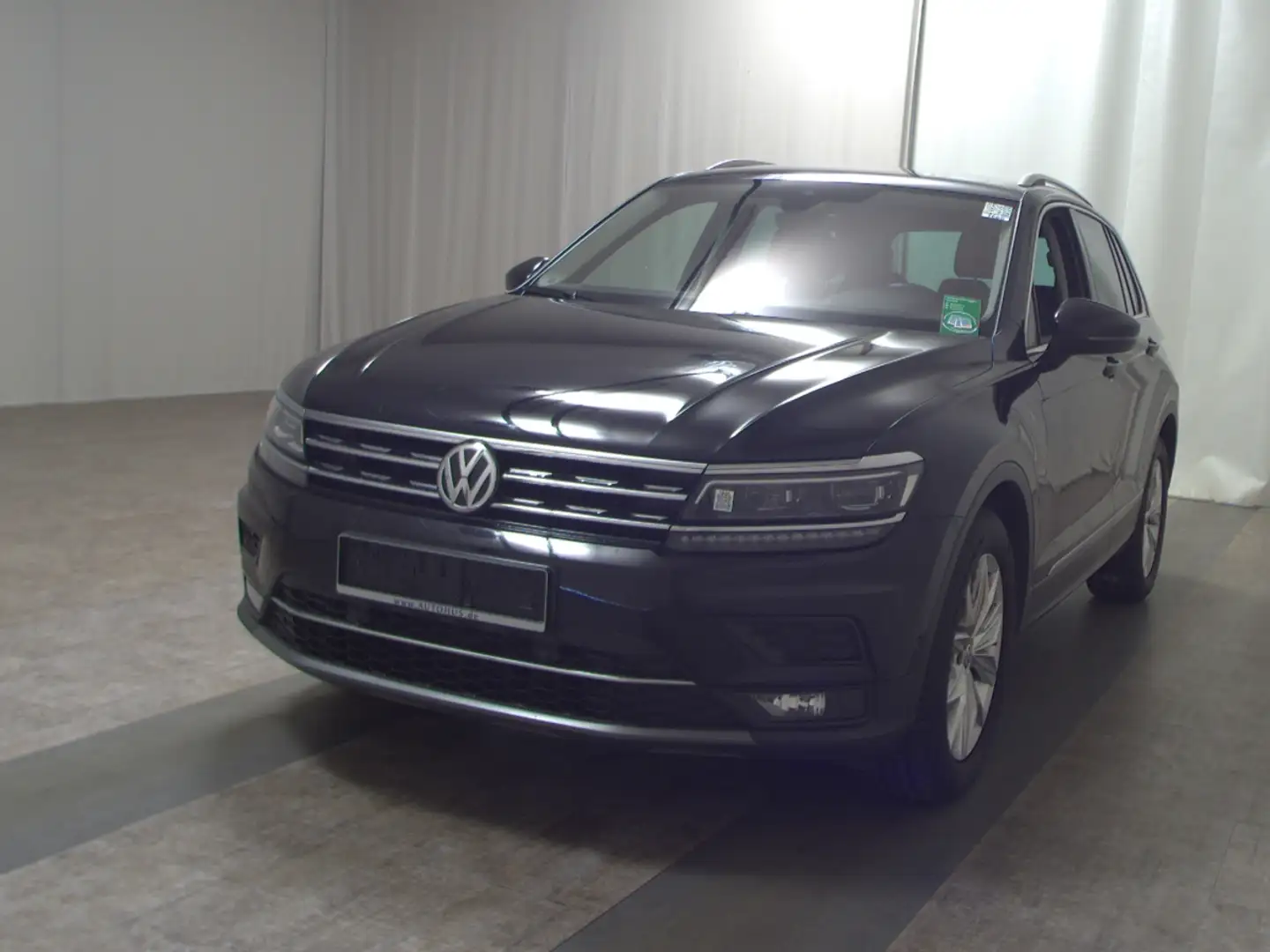 Volkswagen Tiguan 2.0 TDI Highline Navi LED Leder AID RFK crna - 2