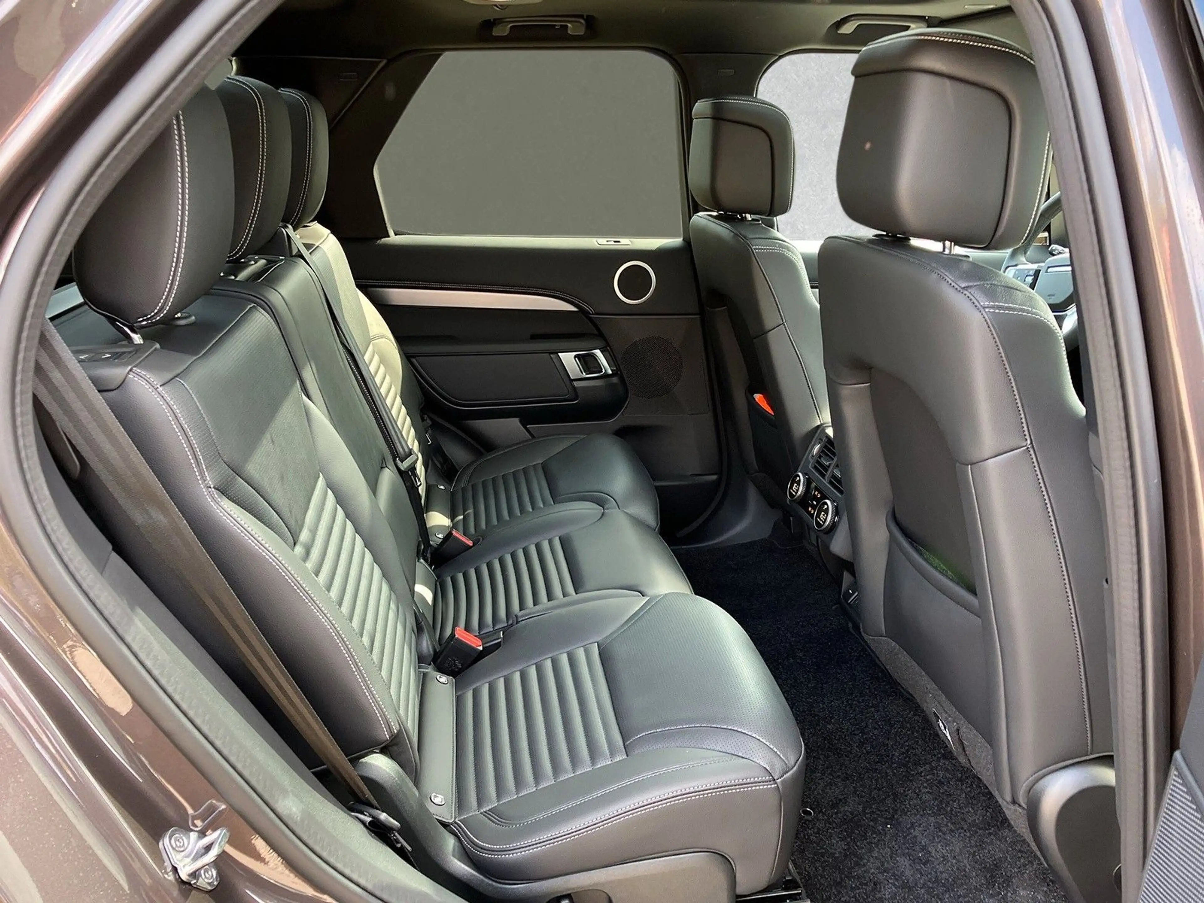 Land Rover Discovery D250 AWD DYNAMIC SE 7-Sitzer AHK — photo 5