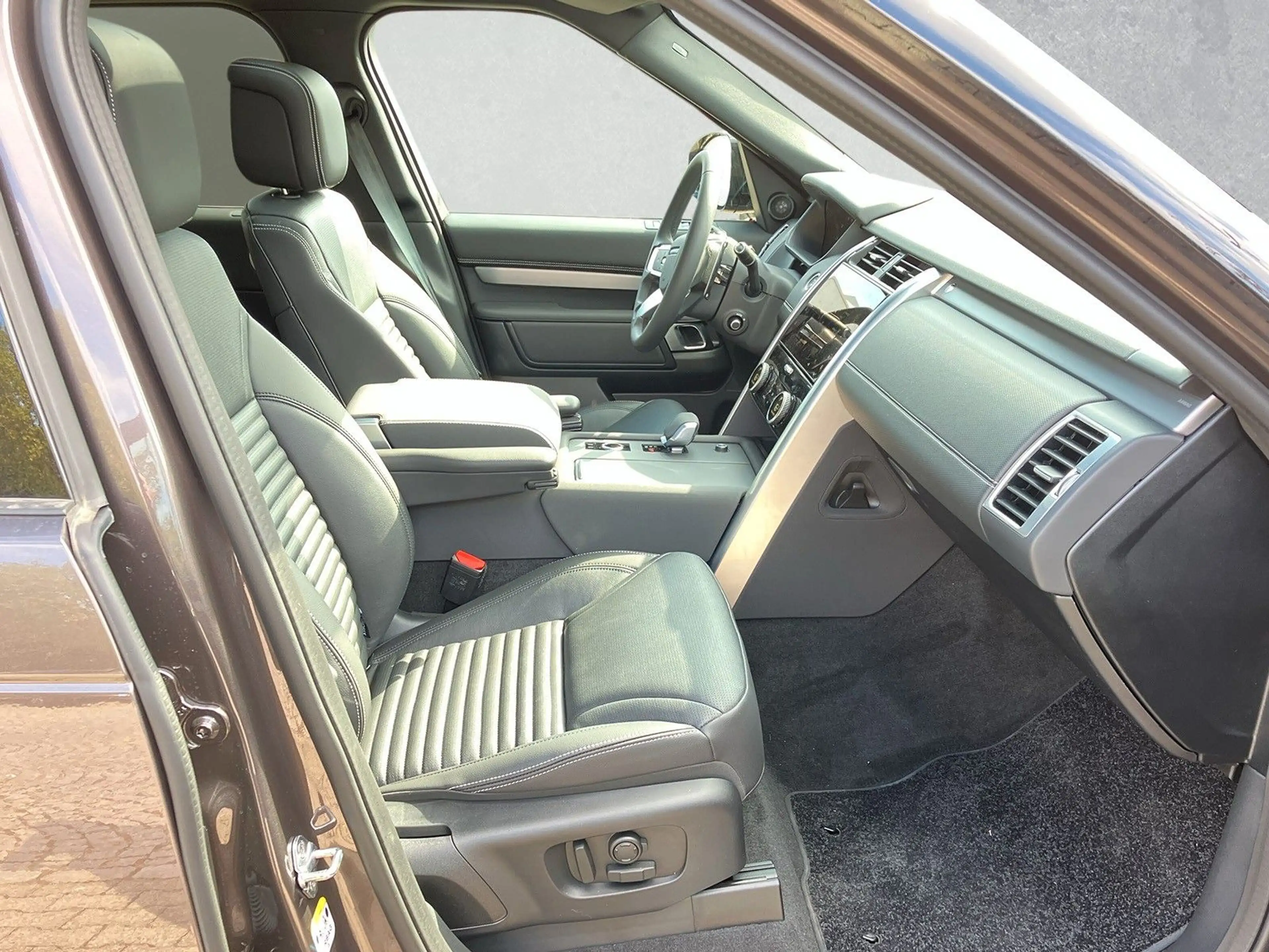 Land Rover Discovery D250 AWD DYNAMIC SE 7-Sitzer AHK — photo 3