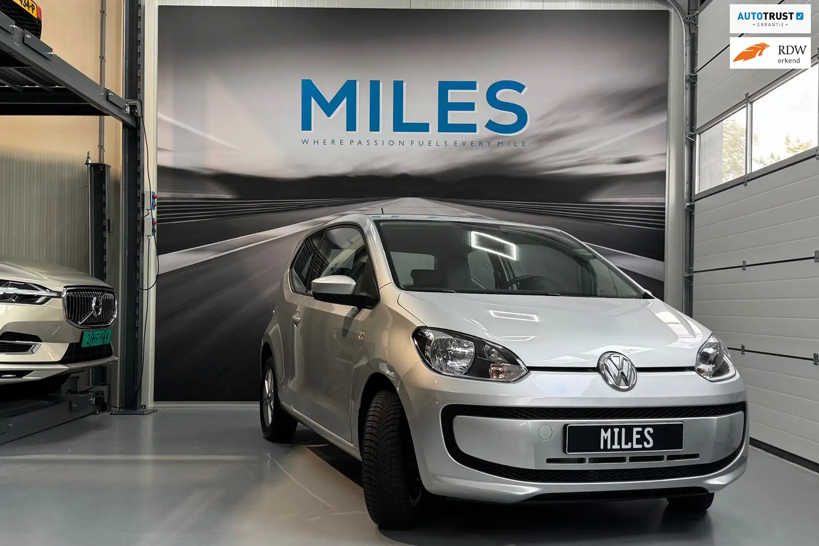 Volkswagen up! 1.0 move up! BlueMotion incl. 1 jaar Autotrust gar Grigio - 1