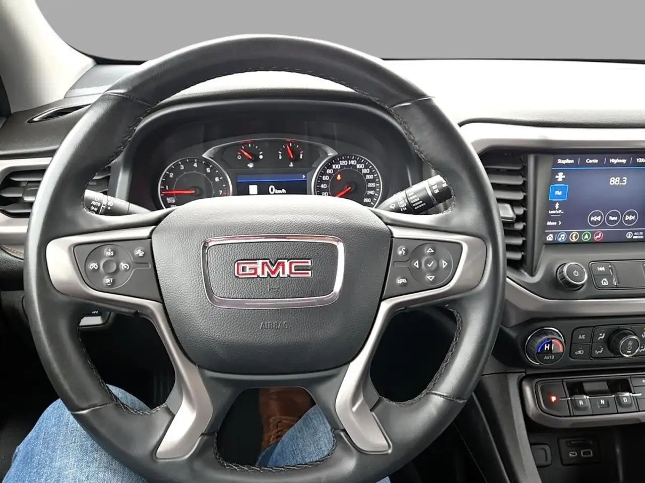 GMC Acadia снимка GMC Acadia