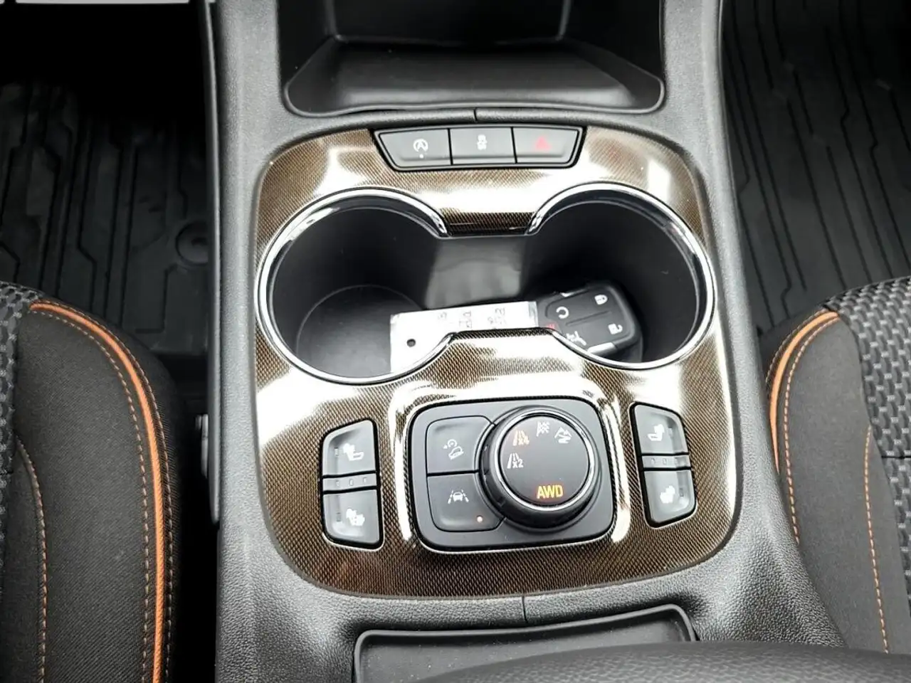 GMC Acadia снимка GMC Acadia