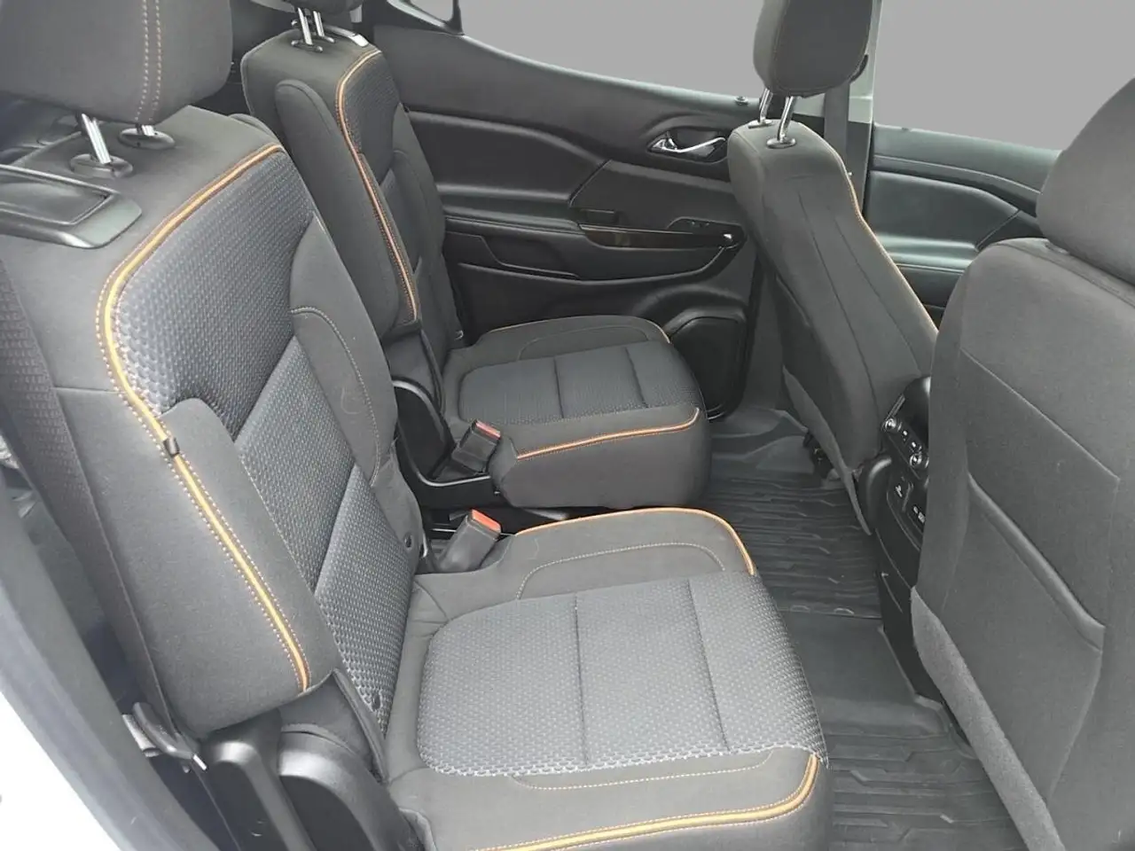 GMC Acadia снимка GMC Acadia
