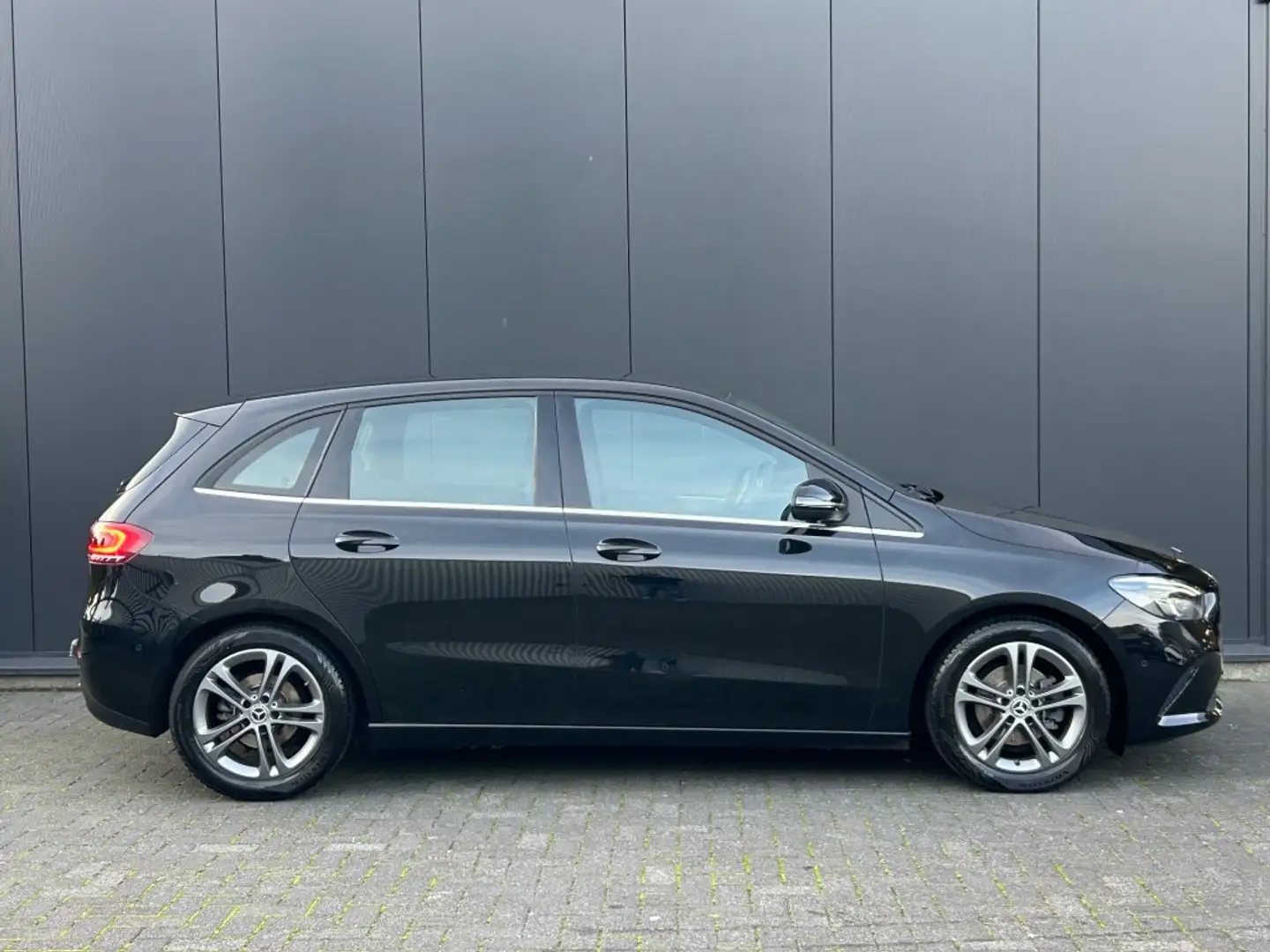 Mercedes-Benz B 180 B 180 Aut. LED Sportstoel Camera Navi Cruise PDC T Noir - 2