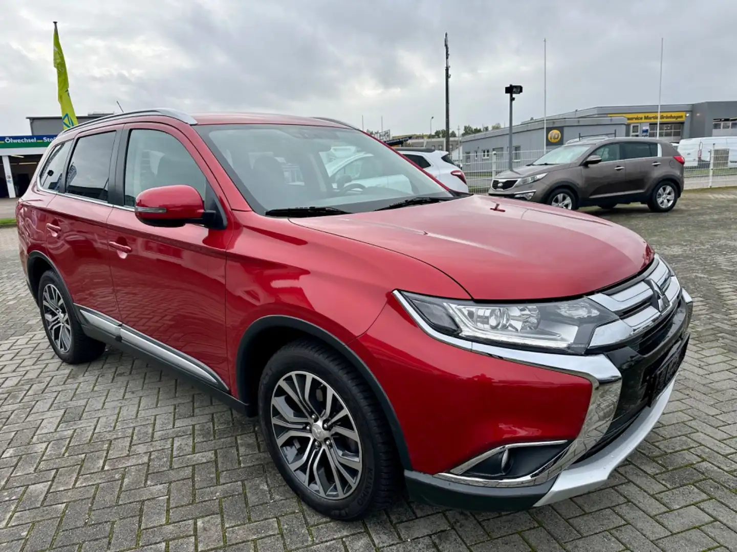 Mitsubishi Outlander Plus 4WD KLIMAAUTO TEMPOMAT AHK KAMERA Rouge - 2