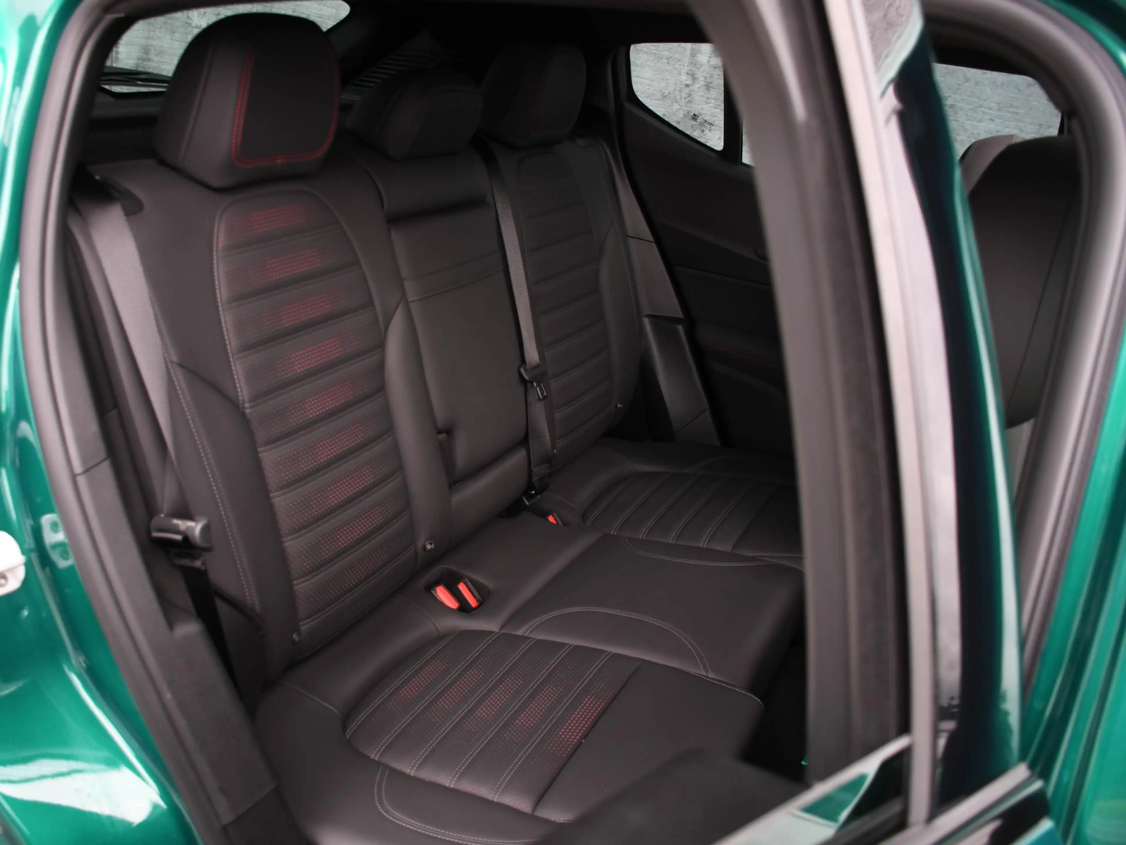 Alfa Romeo Tonale Tributo Italiano 1.3T PHEV 280pk Automaat PANO-DAK — photo 13