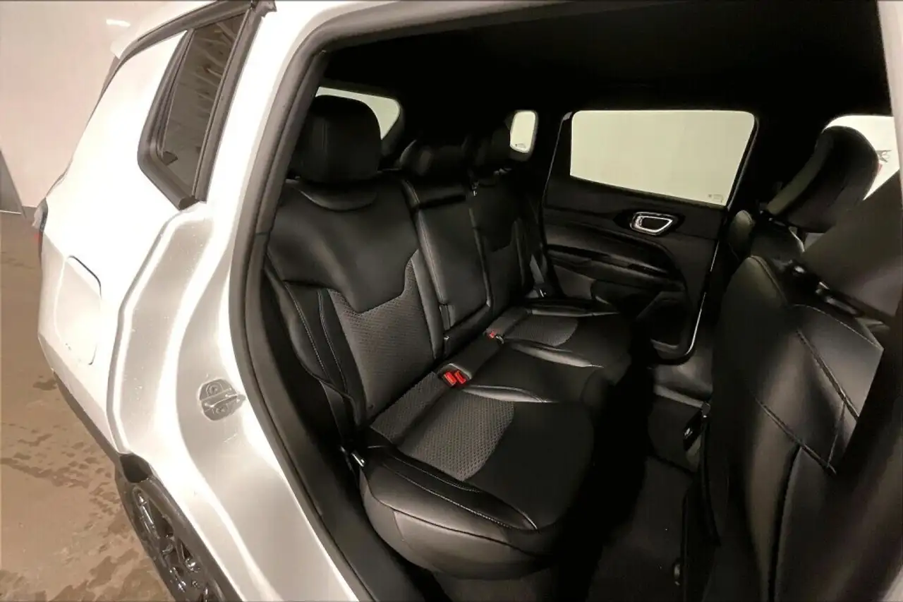 Jeep Compass photo Jeep Compass
