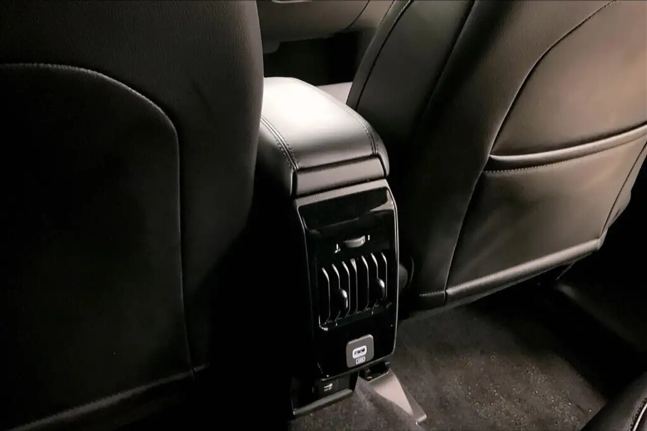 Jeep Compass photo Jeep Compass
