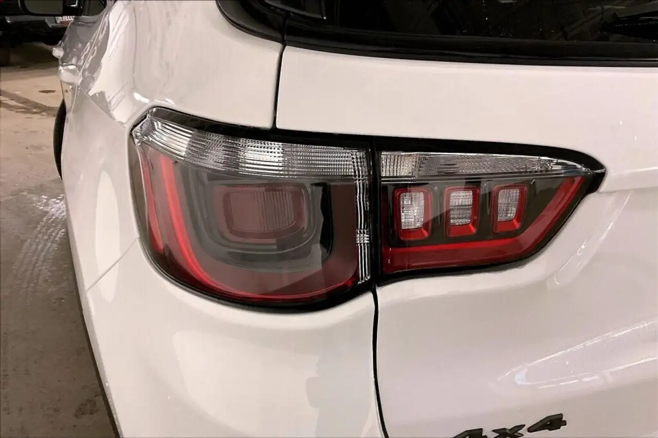 Jeep Compass photo Jeep Compass