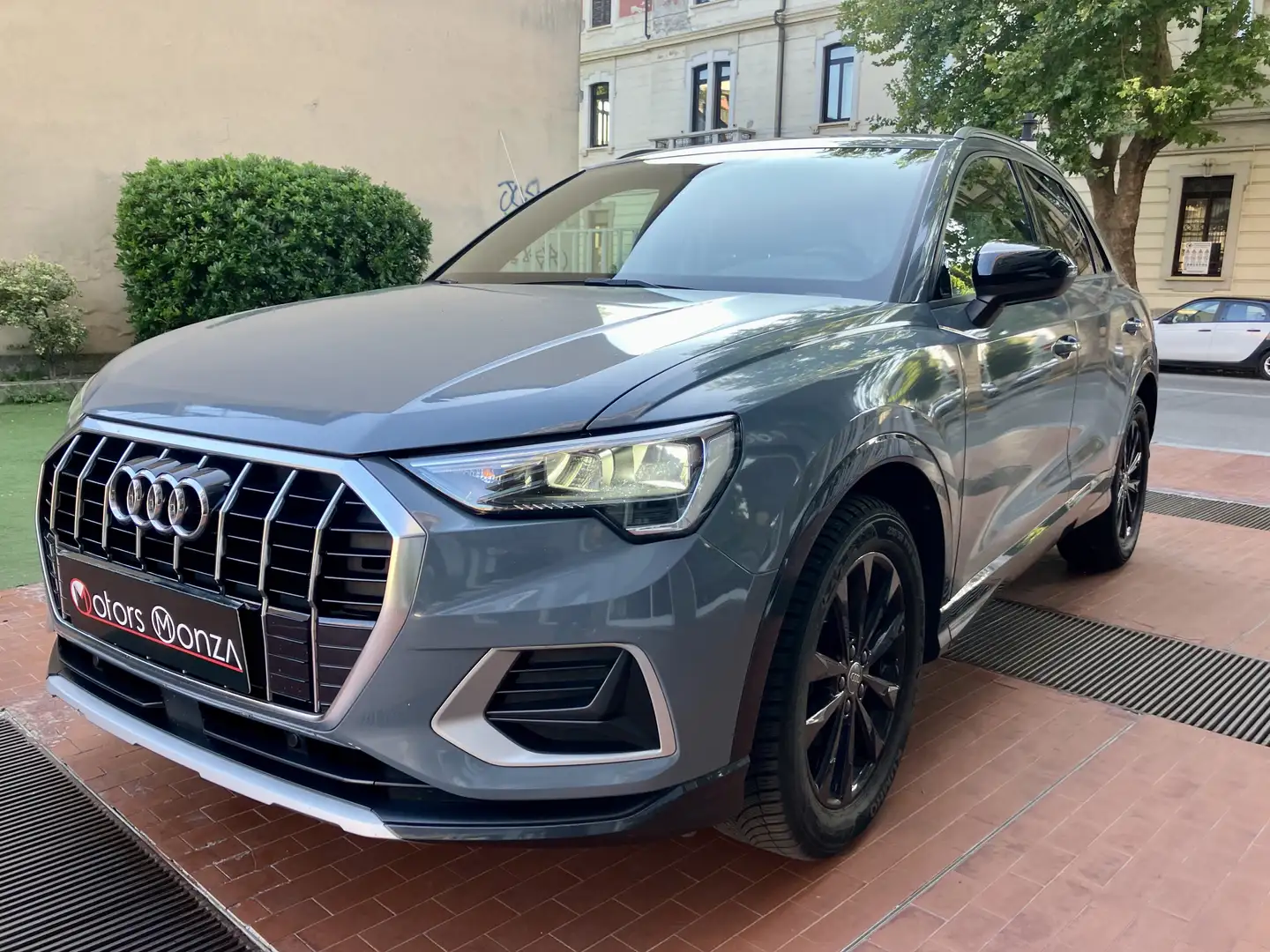 Audi Q3 Q3 s-tronic Business plus*AUTOMATICO*NAVI*RADAR* Grigio - 2