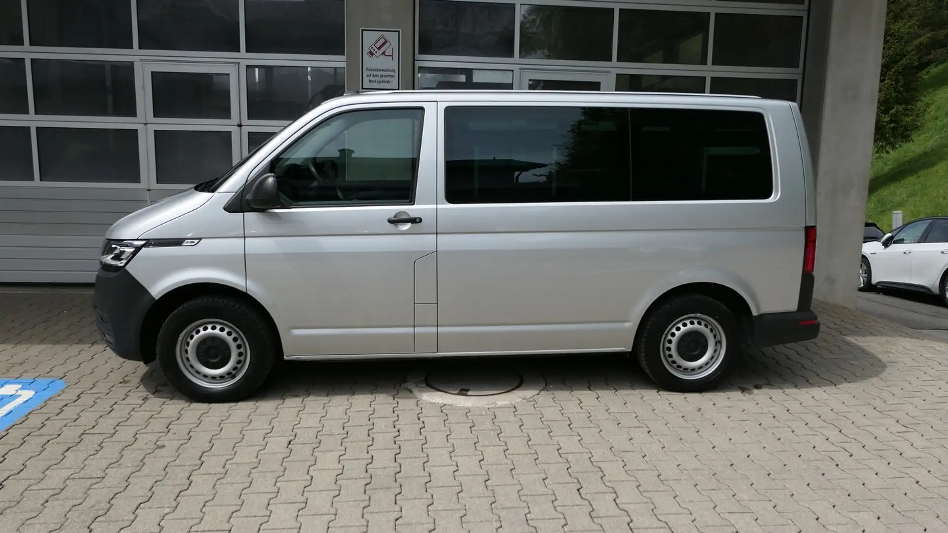 Volkswagen T6.1 Kombi VW T6.1 Doka-Ka/T6.1 Caravelle/Kombi TDI 4MOTION Argintiu - 2