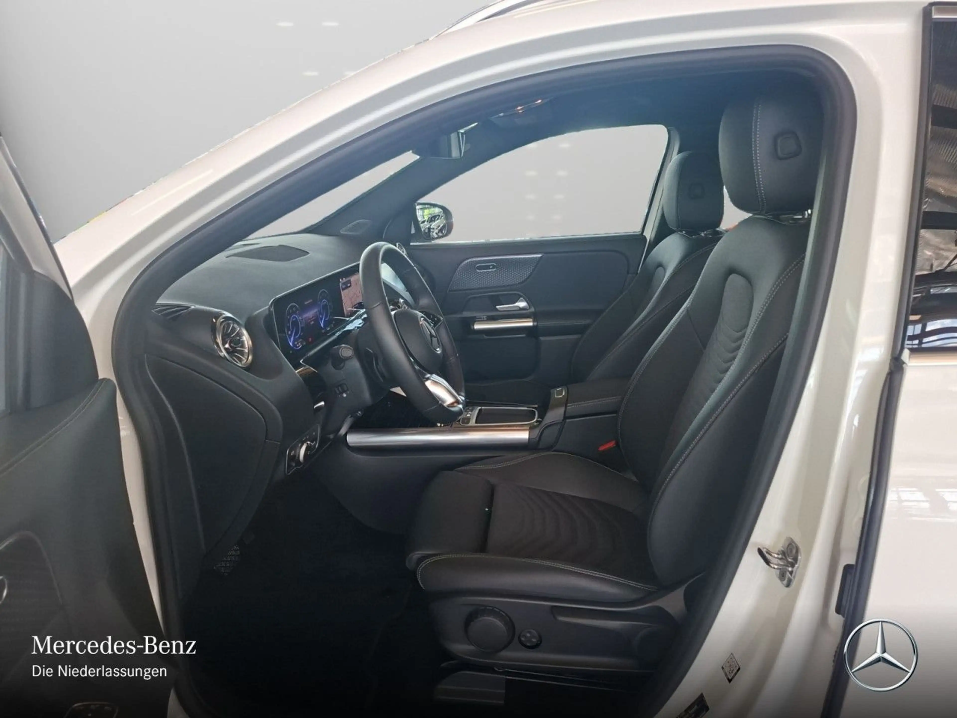 Mercedes-Benz EQA 250 PROG+PLUS-PAKET+AHK+360+KEYLESS+SPUR — photo 11