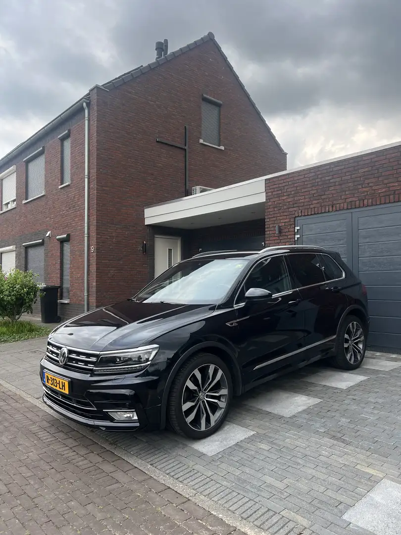 Volkswagen Tiguan 2.0 TDI Sport&St 4M, DSG gespoeld, winter set. Zwart - 1