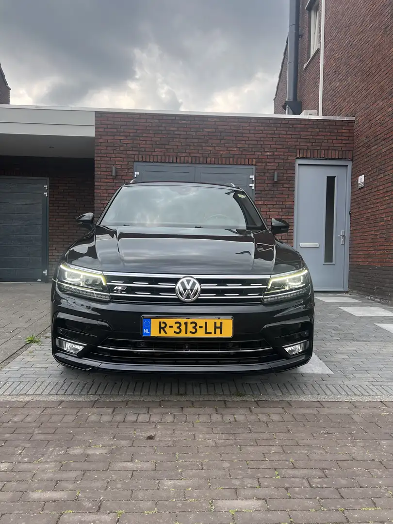 Volkswagen Tiguan 2.0 TDI Sport&St 4M, DSG gespoeld, winter set. Zwart - 2