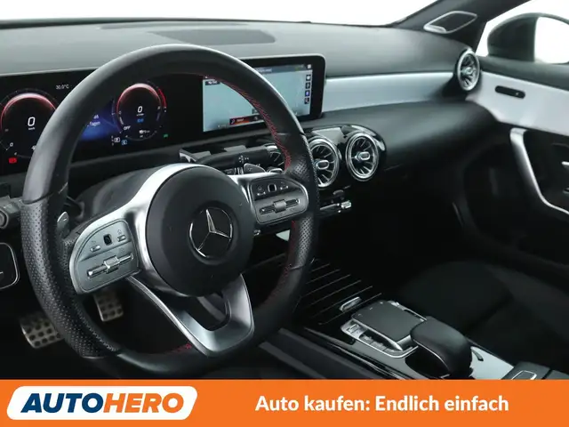 Mercedes-Benz 250 view 11