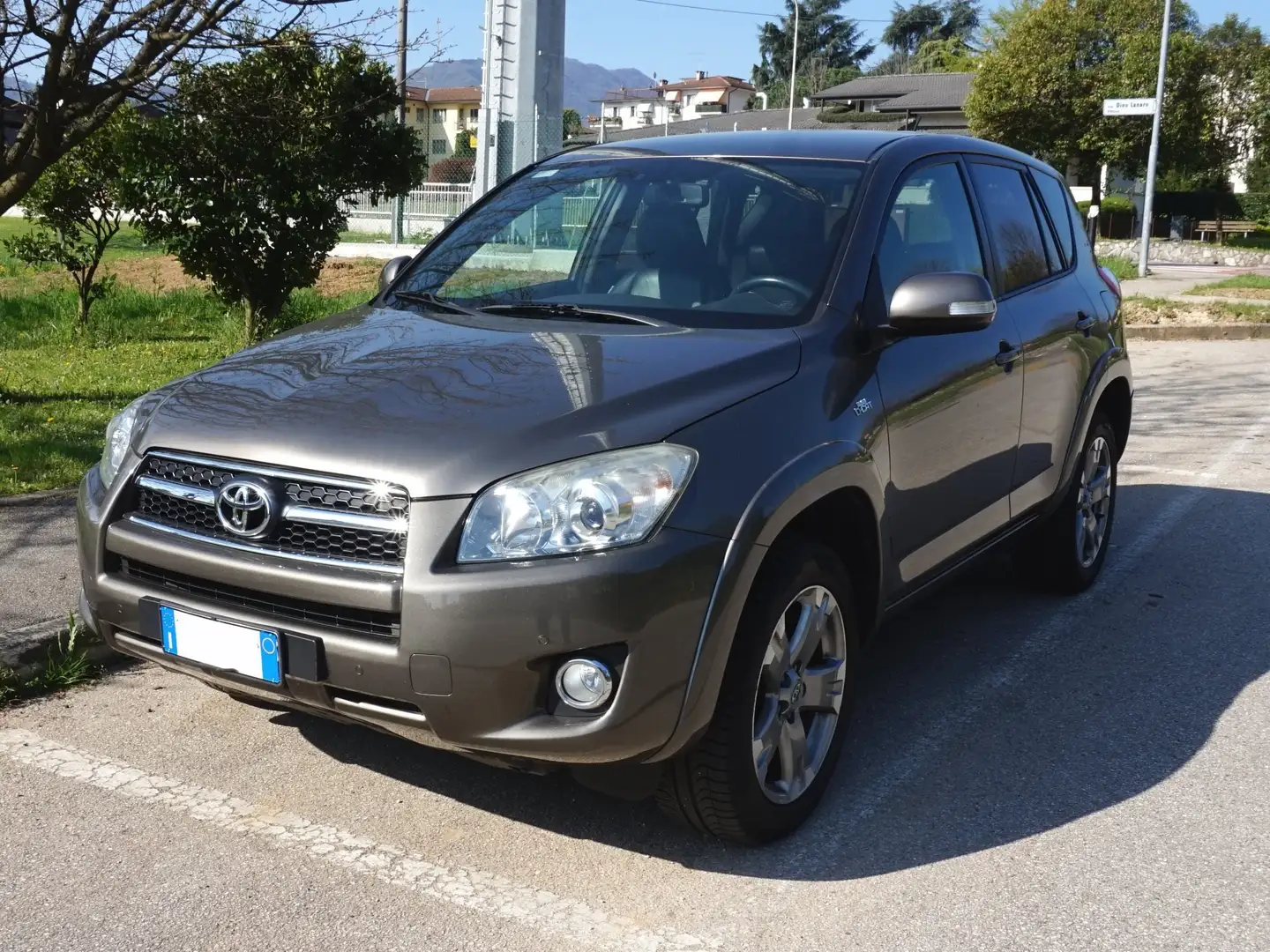 Toyota RAV 4 RAV4 2.2 d-cat Luxury 150cv auto dpf my09 Серый - 1