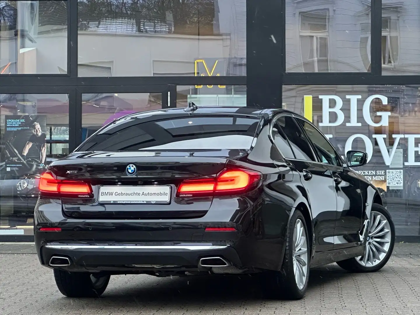 BMW 545 e xDrive Luxury Line DA Prof PA+ Laser TV+ BW Negro - 2