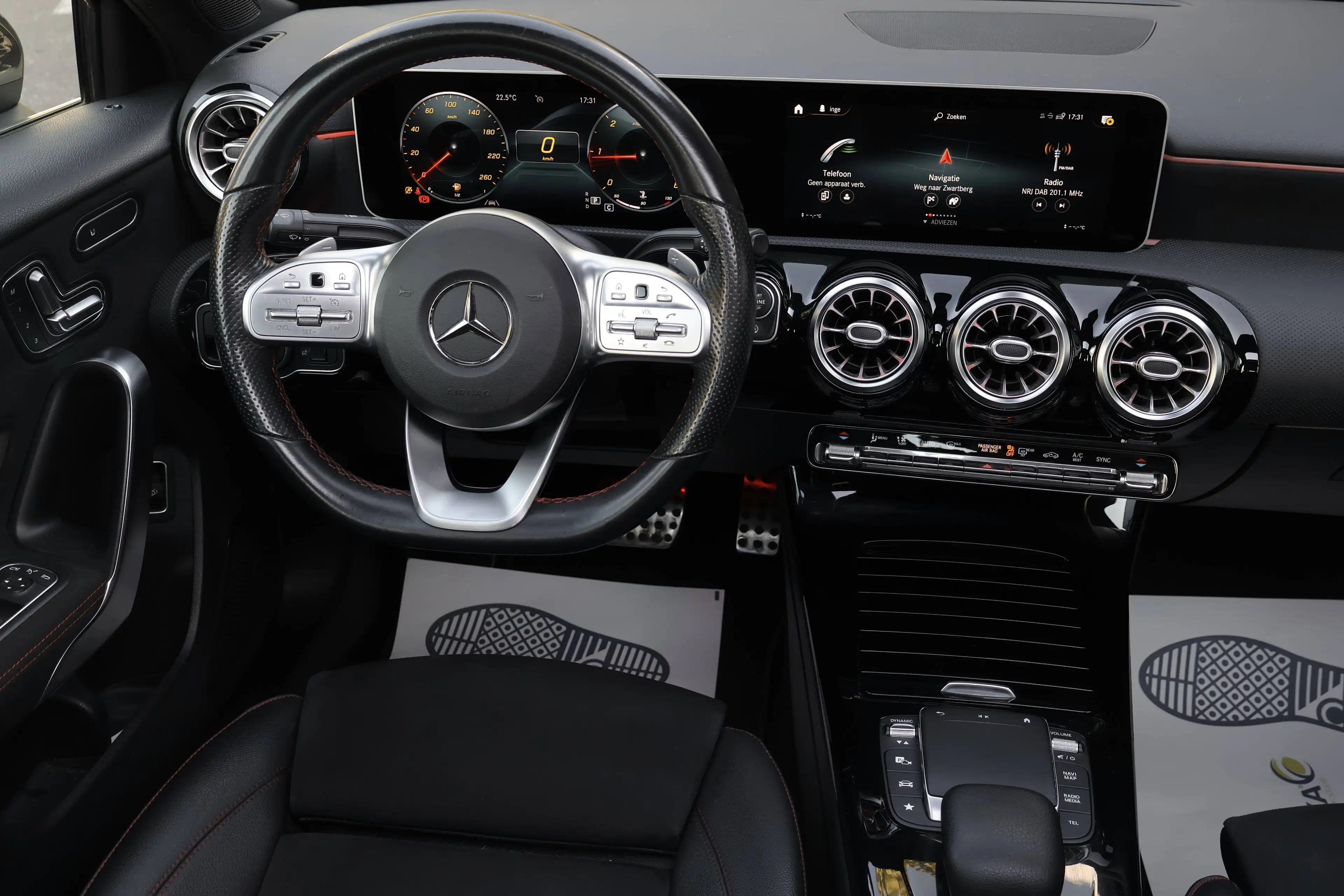 Mercedes-Benz A 180 A 180 d AMG Pakket Memory LED Ambiance PANO Garantie * — photo 7