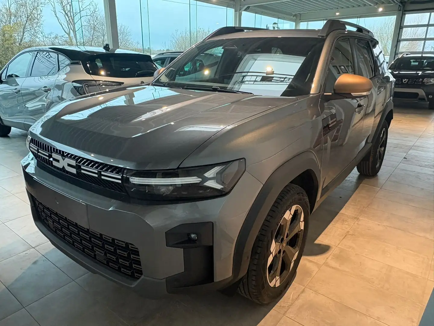 Dacia Bigster Essential, Expression, Journey, Extrême Grijs - 1