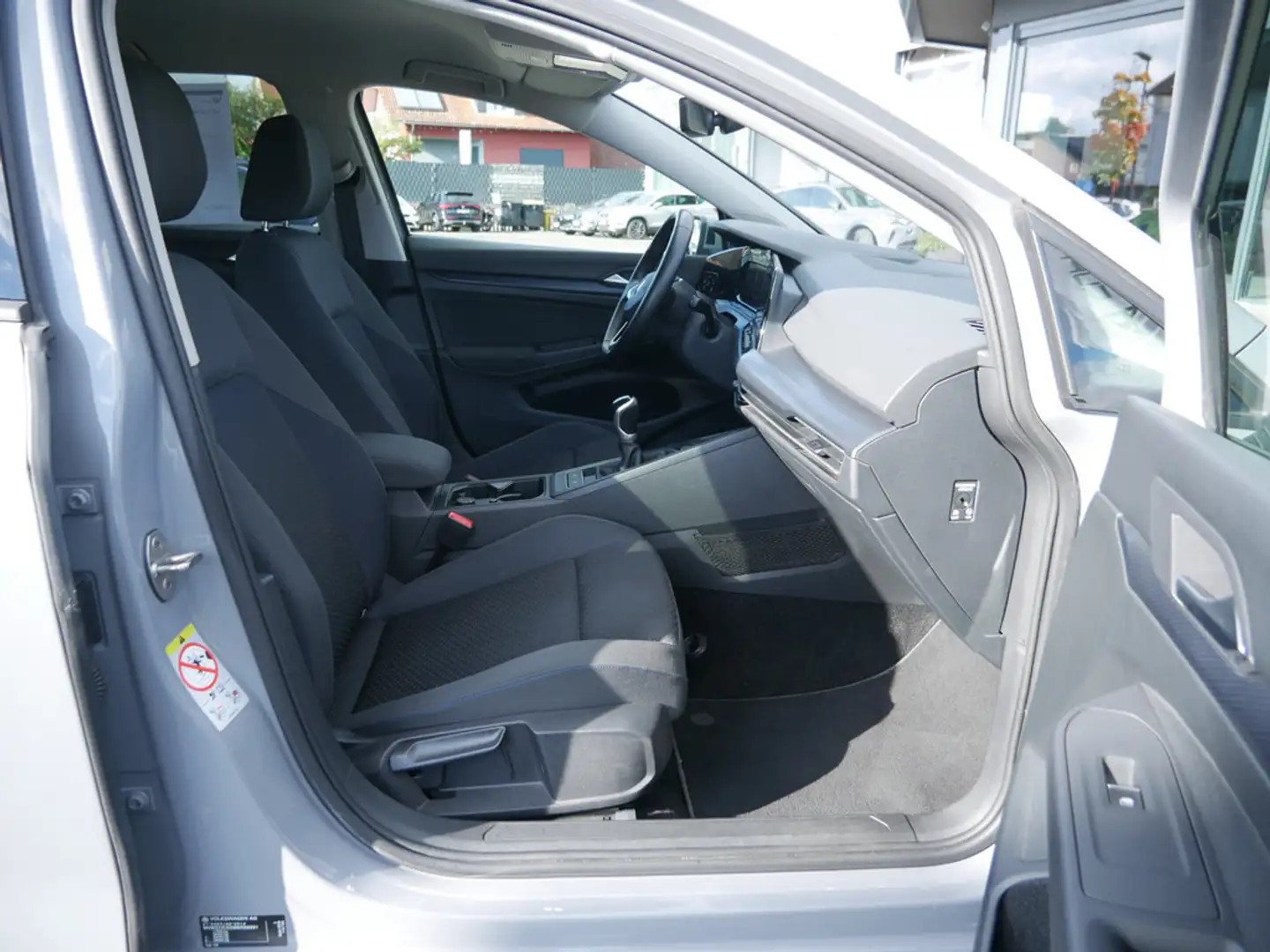Volkswagen Golf VIII 1.0 TSI United PDC SHZ NAVI ACC LED Gris - 2