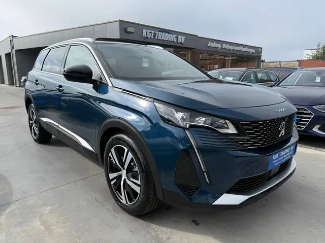 Peugeot 5008 view 3