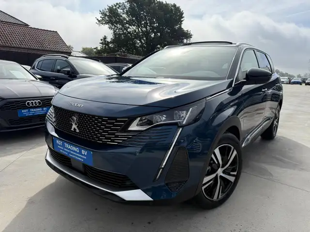 2021 Peugeot 5008 in Blue for sale