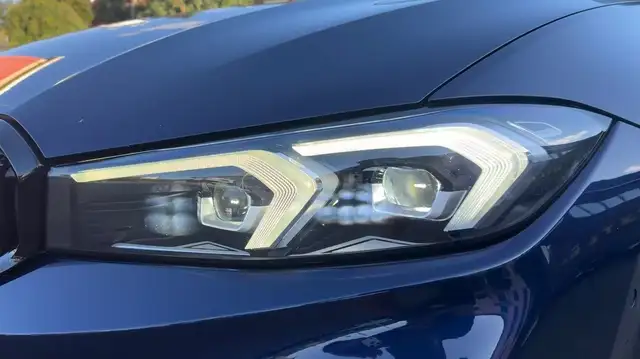 BMW 3 Series view 4