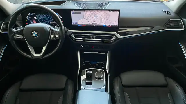 BMW 3 Series view 9
