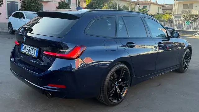 BMW 3 Series view 8