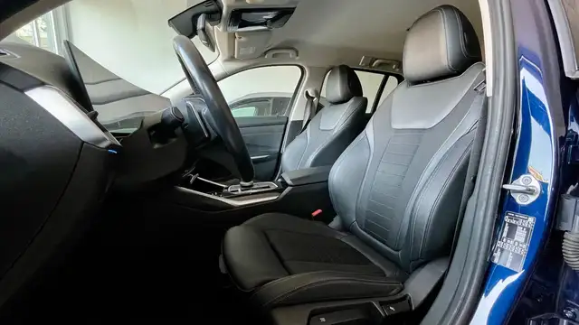 BMW 3 Series view 10