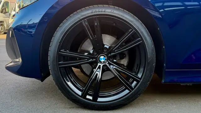 BMW 3 Series view 5