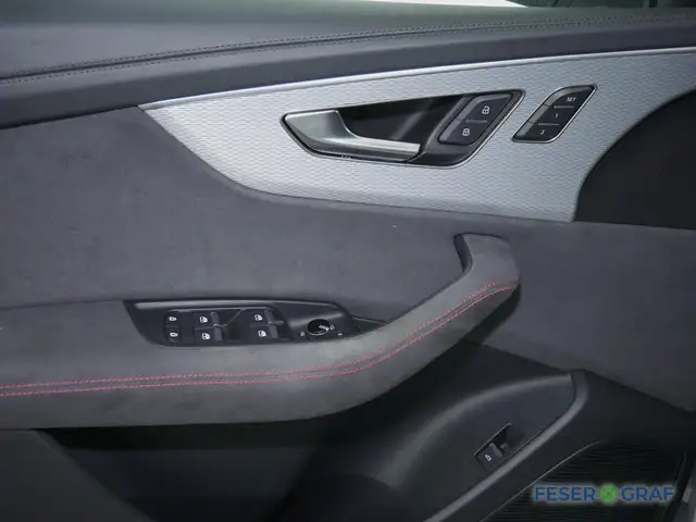 Audi RS Q8 view 8
