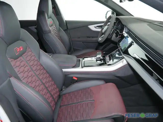 Audi RS Q8 view 6