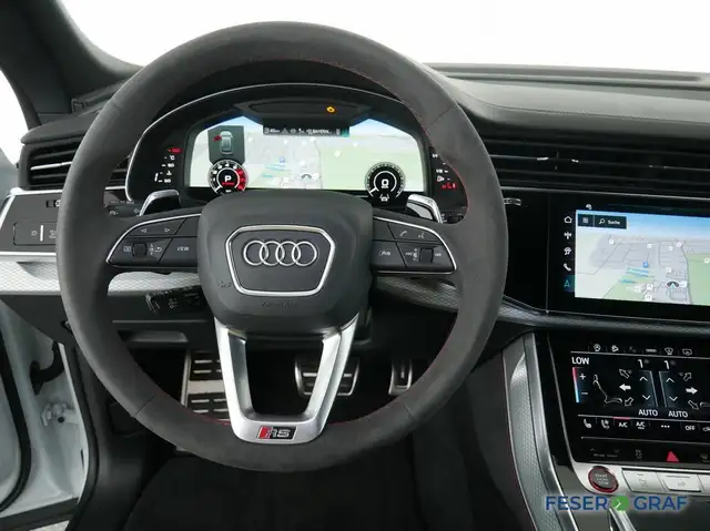 Audi RS Q8 view 12