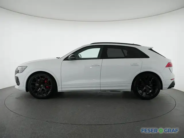 Audi RS Q8 view 15