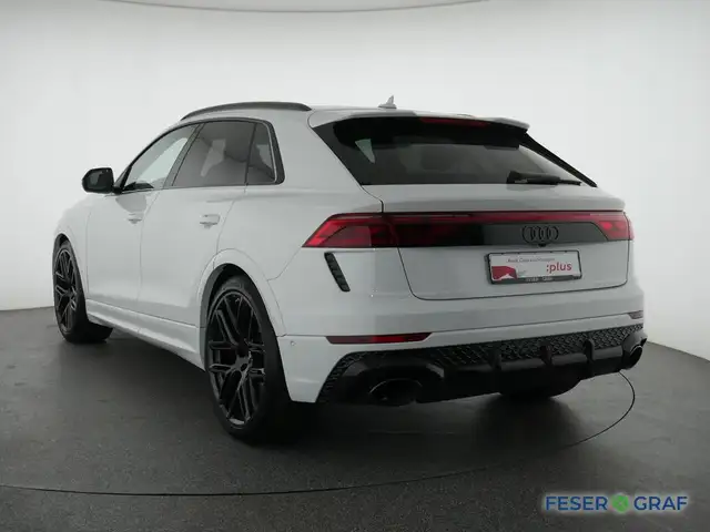 Audi RS Q8 view 14