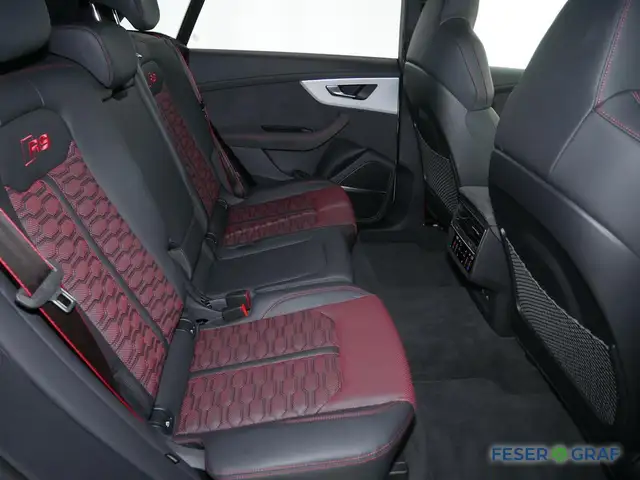 Audi RS Q8 view 7
