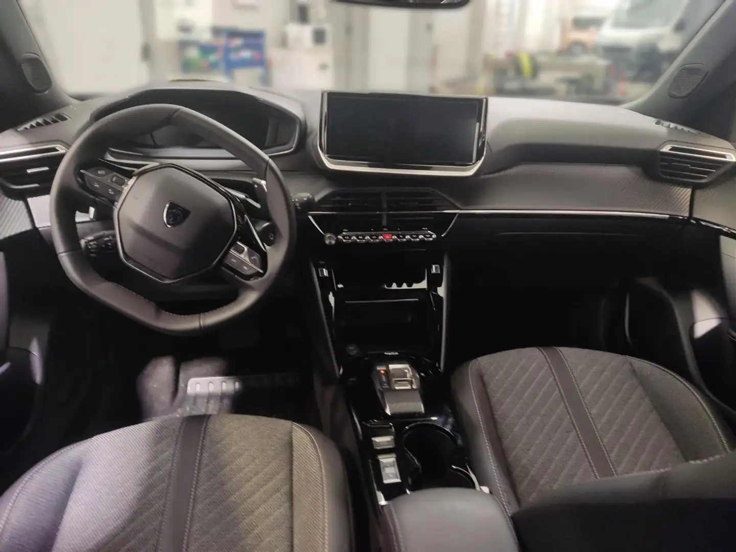 Peugeot 2008 Allure 1.2 PureTech 130 EAT8 LED+KlimaA Grijs - 2