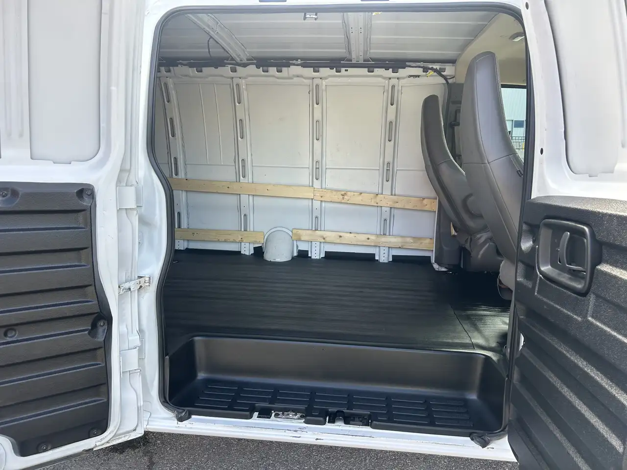 GMC Savana снимка GMC Savana